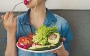 Care este importanța alimentației sănătoase vara?