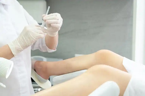 Medic care face primul test Papanicolau