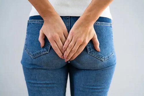 Tenesmusul rectal: ce este, cauze, simptome și tratamente