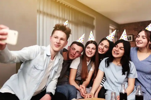 10 idei și sfaturi pentru a sărbători ziua de naștere a adolescenților