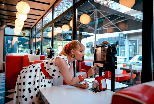 Bar în stil pin-up