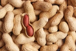 Consumul de arahide cu coajă: tot ce trebuie să știi