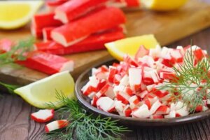 Imitația de carne de crab: știi din ce este făcută?
