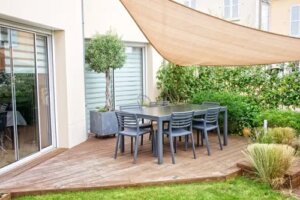 8 sfaturi pentru a îngriji mobilierul de exterior