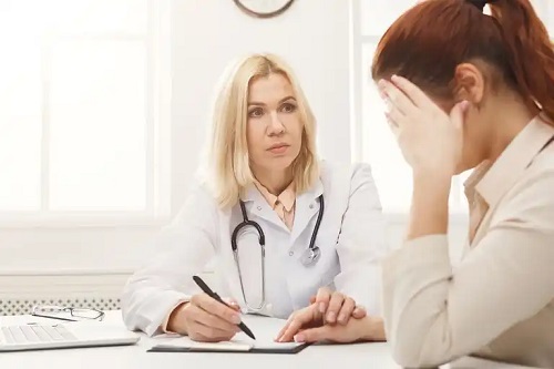 Medic ce analizează menstruația falsă