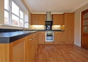 Mobilier melaminat: caracteristici, avantaje și dezavantaje