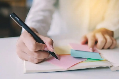 Persoană care scrie note