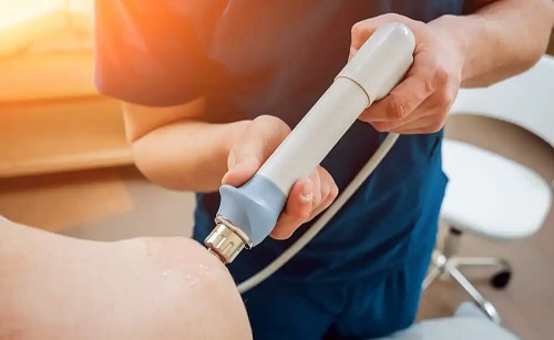 Specialist care folosește terapia fotodinamică