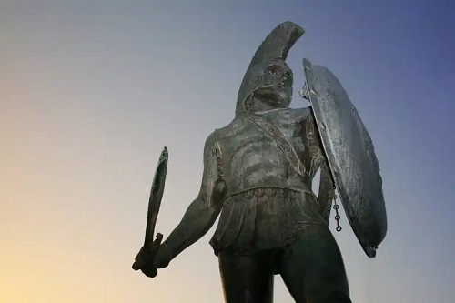 Statuie a unui soldat spartan