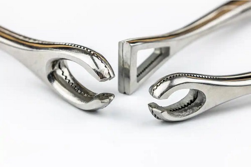 Accesorii pentru piercingul industrial