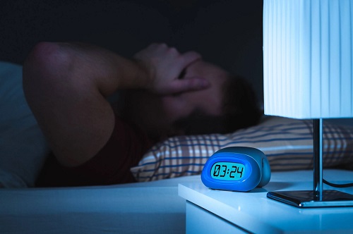 Bărbat afectat de jet lag