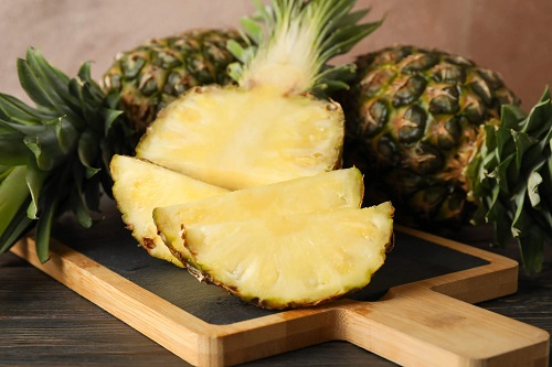 Beneficiile consumului de ananas seara