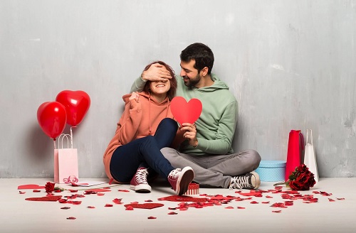 Cuplu care practică love bombing