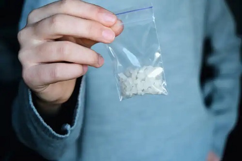 Meth mouth: efectele metamfetaminei asupra sănătății dentare