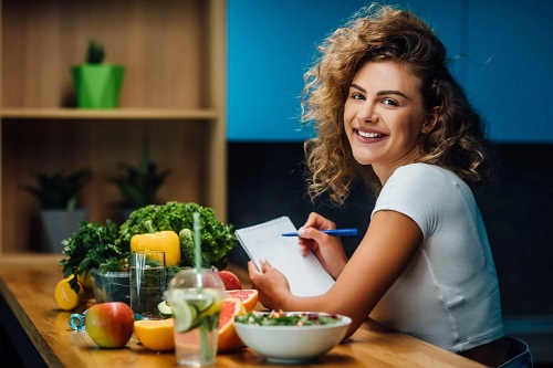 Femeie care urmează dieta Weight Watchers