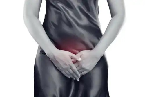 Femeie cu infecție de tract urinar