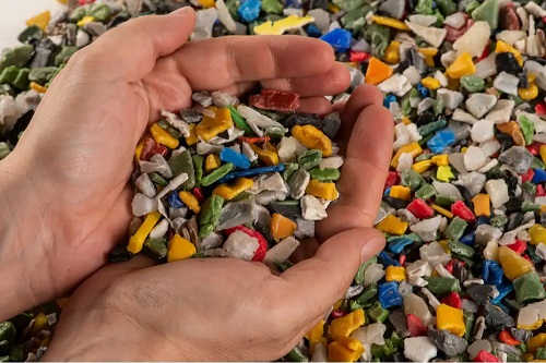 Microplastic dăunător mediului
