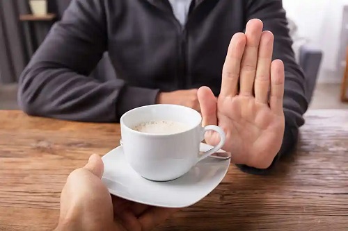 Persoană care nu vrea să bea cafea