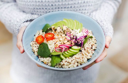 Salată cu mai multe tipuri de quinoa