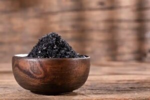 Ce este sarea neagră și care sunt beneficiile ei?