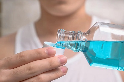 Sfaturi pentru igiena orală zilnică cu apă de gură