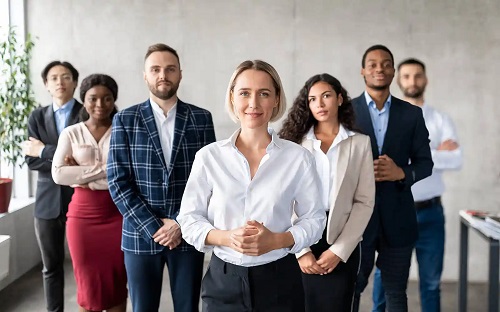 Angajați fericiți la o companie