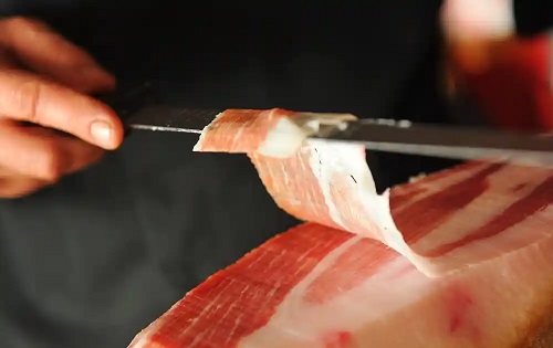 Carnea fermentată feliată