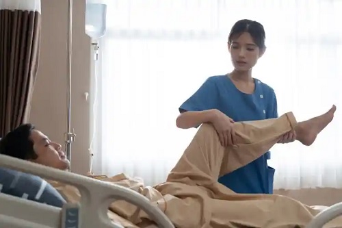 7 exerciții de activare pentru persoanele imobilizate la pat