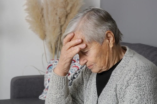 Femeie care are nevoie de tratamentul sarcopeniei