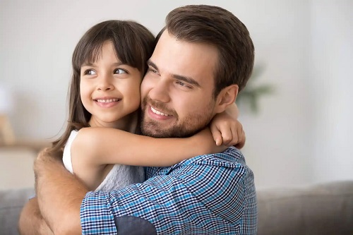 Fetiță cu tatăl ei