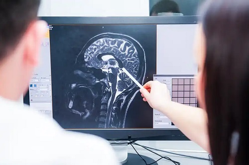 Medic care vorbește despre disruptorii endocrini