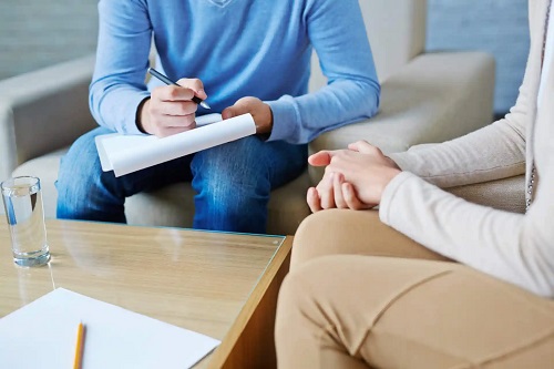 Specialist care tratează obsesia pentru bani