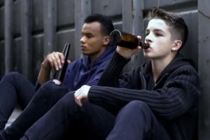 Alcoolismul la adolescenți: tot ce trebuie să știți