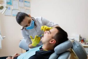 Anestezia locală în stomatologie: beneficiile și riscurile acesteia
