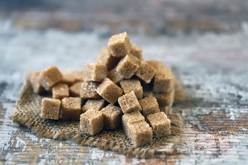 Beneficiile zahărului turbinado sub formă de cuburi