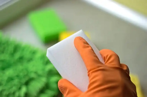 Ce se poate curăța cu un burete melaminat?