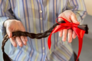 Tot ce trebuie să știi înainte de a-ți dona părul