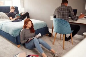 7 sfaturi pentru gestionarea finanțelor cu colegul de cameră