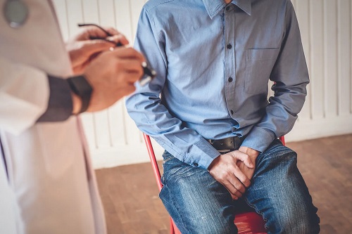 Medic care prezintă tratamentul cancerului testicular