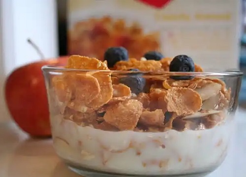 Muesli cu iaurt și afine