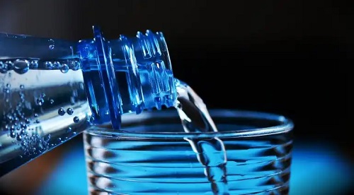 Pericolele sticlelor de apă pentru sănătate