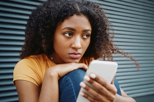 Rețelele de socializare influențează bulimia și anorexia?