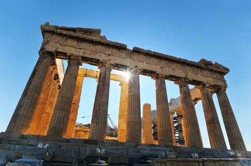 6 cei mai cunoscuți filosofi greci și contribuțiile lor