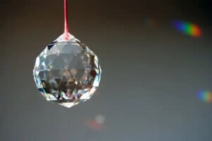 Cristalul feng shui: ce este și cum să-l integrezi în decorarea casei?