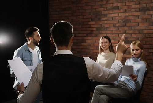 Dramaterapia în grup are beneficii importante