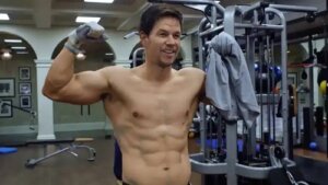 Exerciții de rutină pentru a avea brațe ca Mark Wahlberg