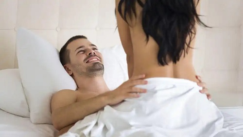Poziția femeia deasupra