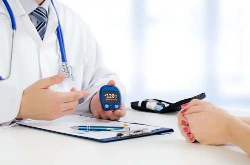 Medic care vorbește despre glicemie