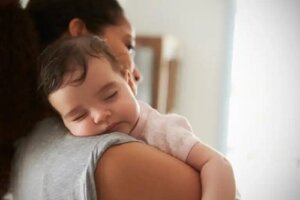 Teoria atașamentului: cum ne influențează copiii?