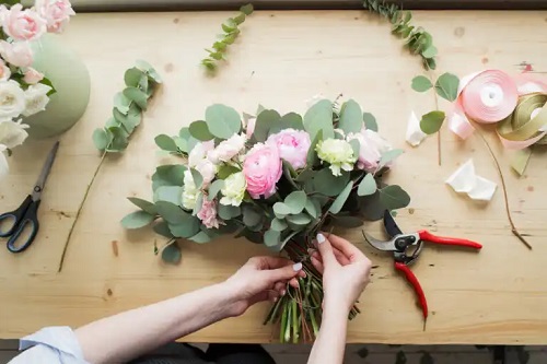 Cum să faceți un aranjament floral acasă: tutorial pas cu pas